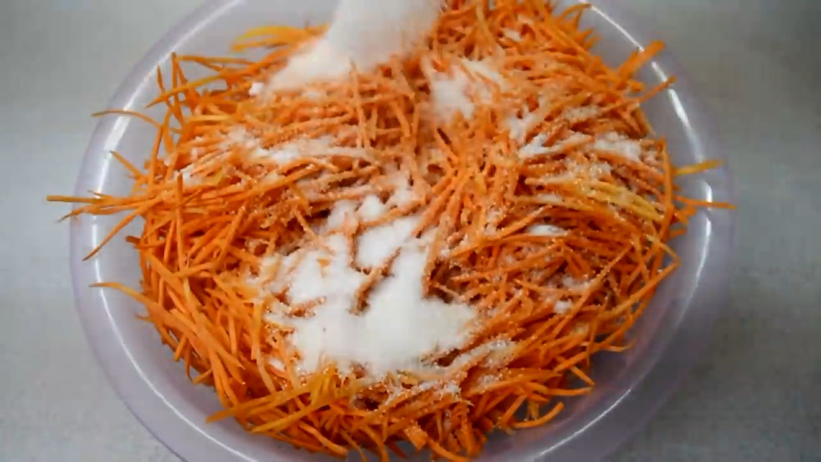 Морковь по корейски состав. Корейская морковь. Пикантная морковь по корейски. Морковка по корейски. Морковь по-корейски на зиму с приправой для корейской моркови.