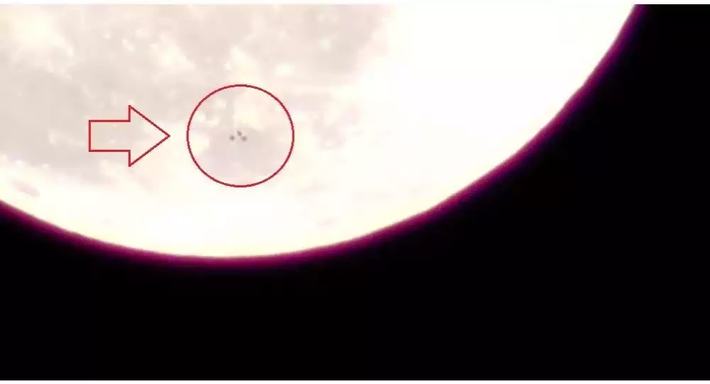Ερασιτέχνης αστρονόμος βρίσκει UFO να «πέφτουν» από το Φεγγάρι - Βίντεο Ερασιτέχνης αστρονόμος βρίσκει UFO να «πέφτουν» από το Φεγγάρι - Βίντεο