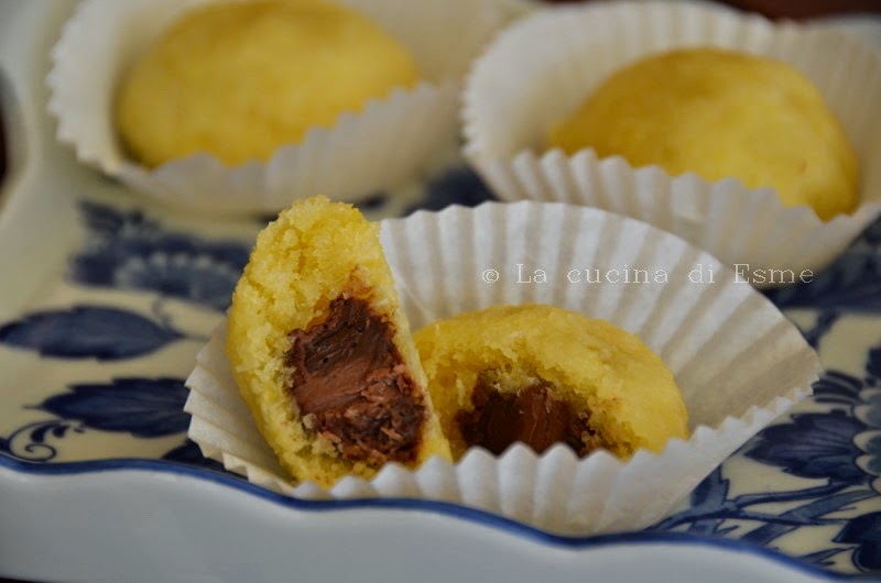 dolcetti al cocco con ovetti di cioccolato