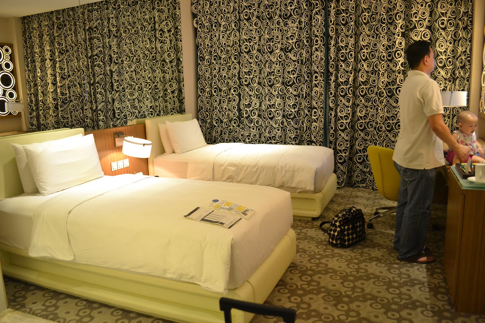 Eat, Live, Love H20 Hotel and Manila Ocean Park staycation