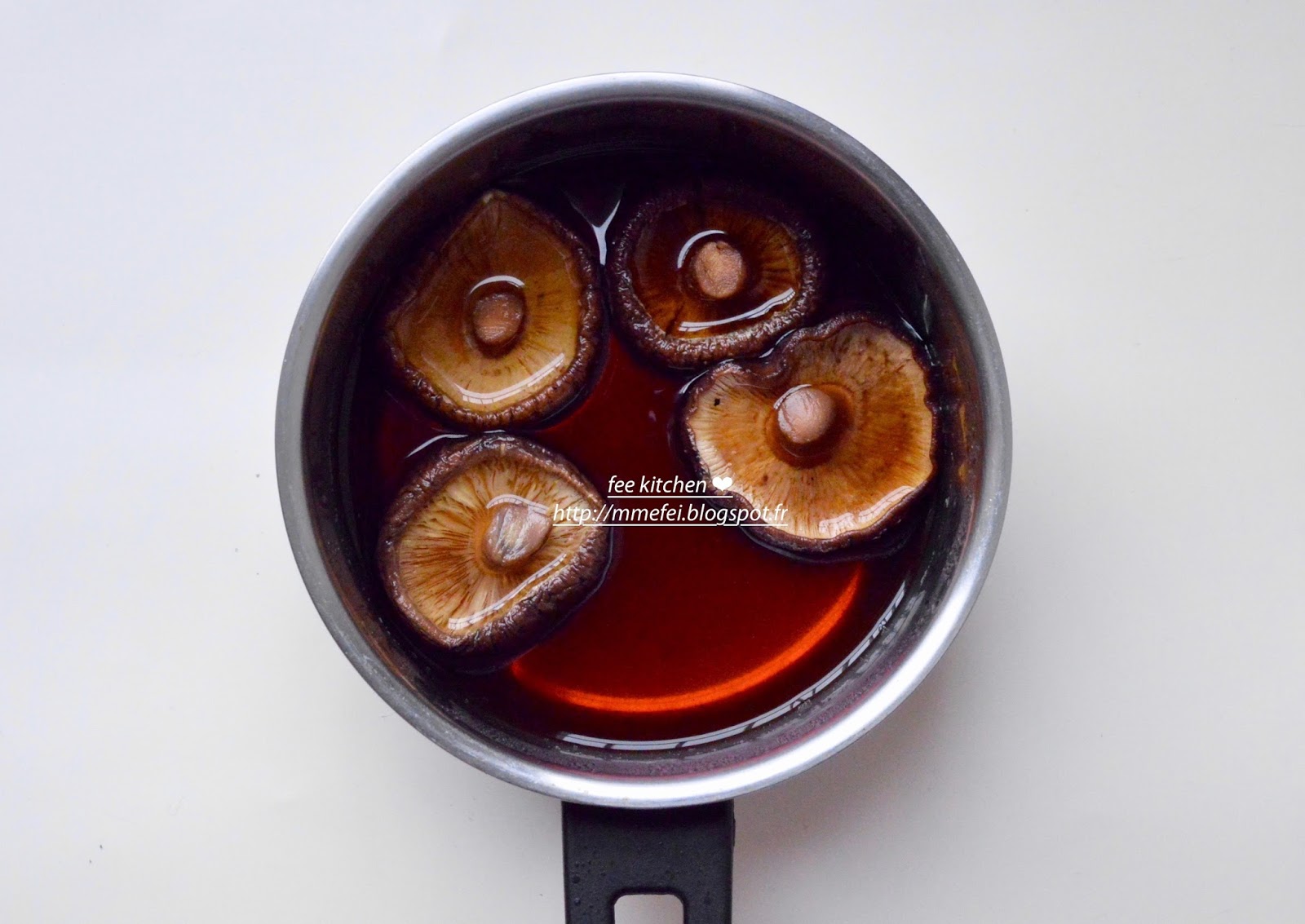 fee kitchen Sauce soja aux champignons 香、濃香菇醬油