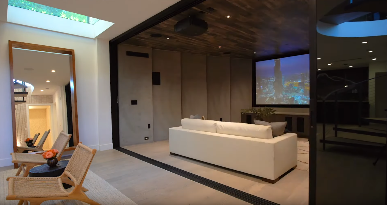 41 Photos vs. Modern Architectural Marvel in Beverly Hills, California | Sotheby's International Realty - Luxury Home & Interior Design Tour 41 Photos vs. Modern Architectural Marvel in Beverly Hills, California | Sotheby's International Realty - Luxury Home & Interior Design Tour