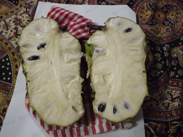 cut open soursop