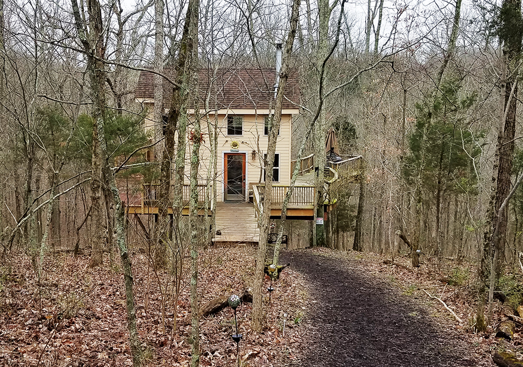 Elba Farm House Taking Projects Around the House to New Heights