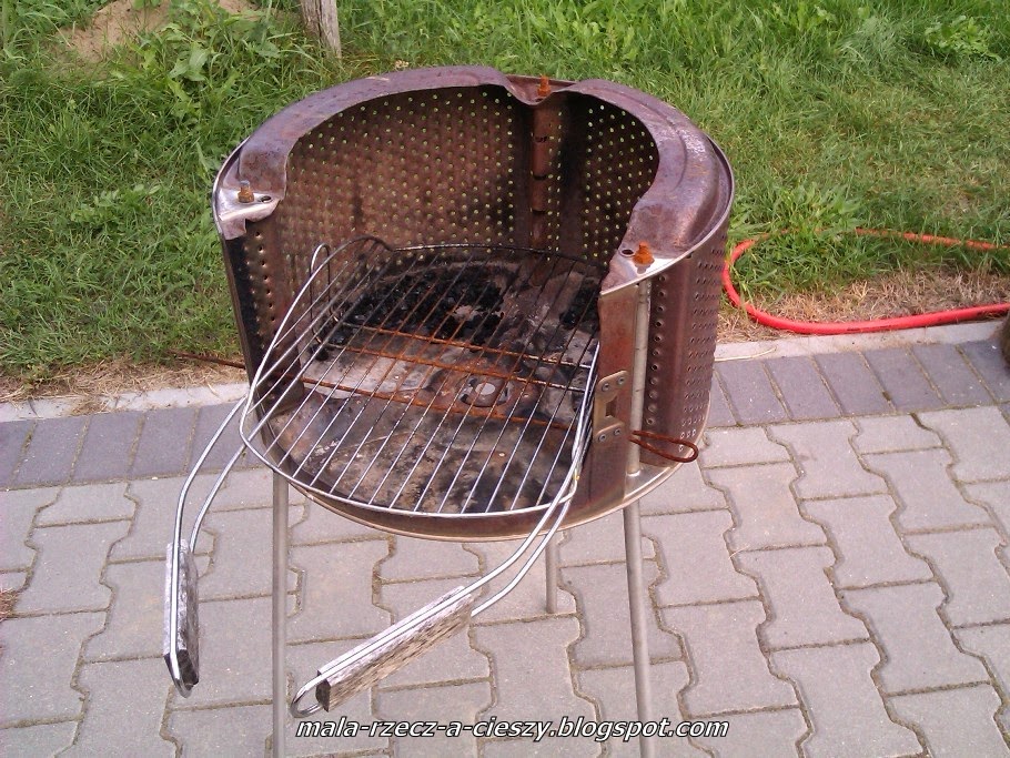 Recyclingowy grill MAŁA RZECZ A CIESZY