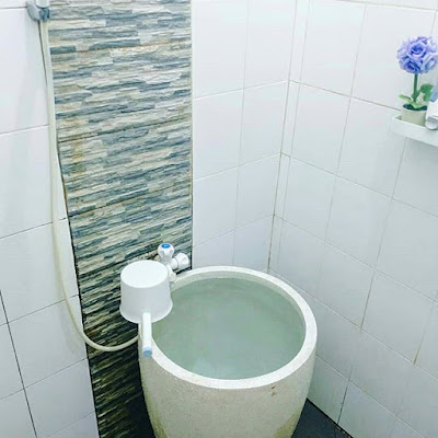 Keramik dinding kamar mandi