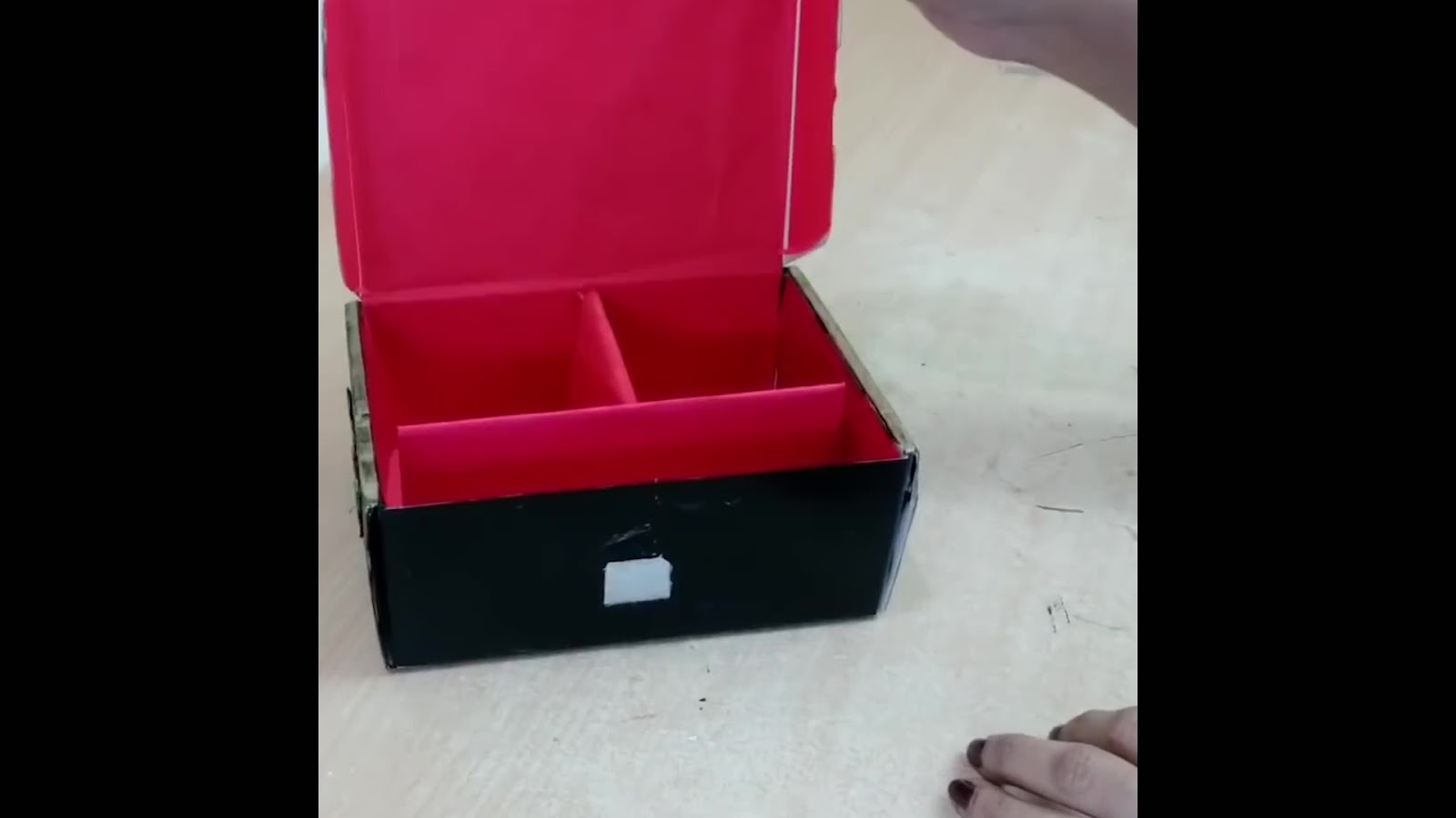 How to make a beautiful DIY jewelry box?