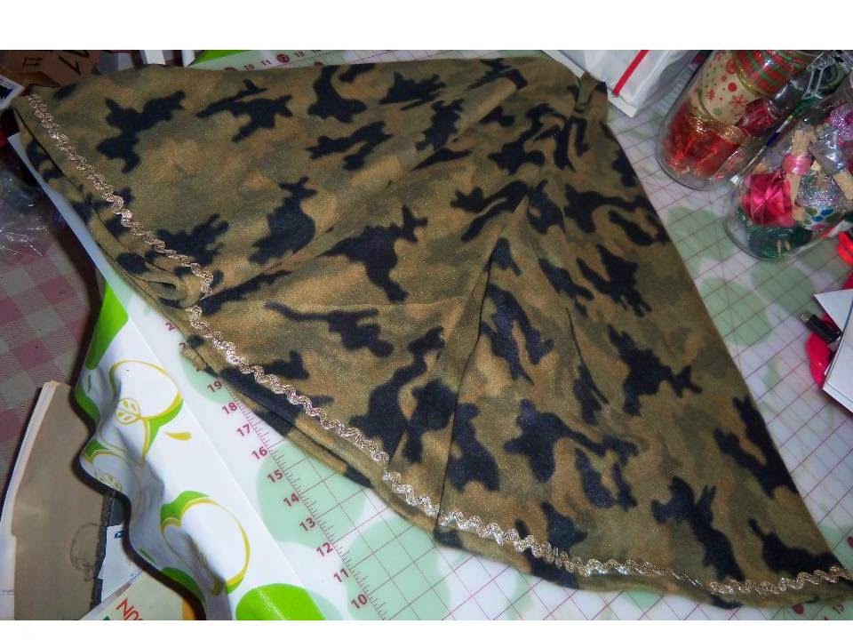 Spinsta Large Christmas in July Camo Tree Skirt