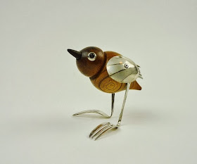 02-Bird-Sculptor-Recycled-Animal-Sculptures-Dean-Patman-Graphic-Design-www-designstack-co