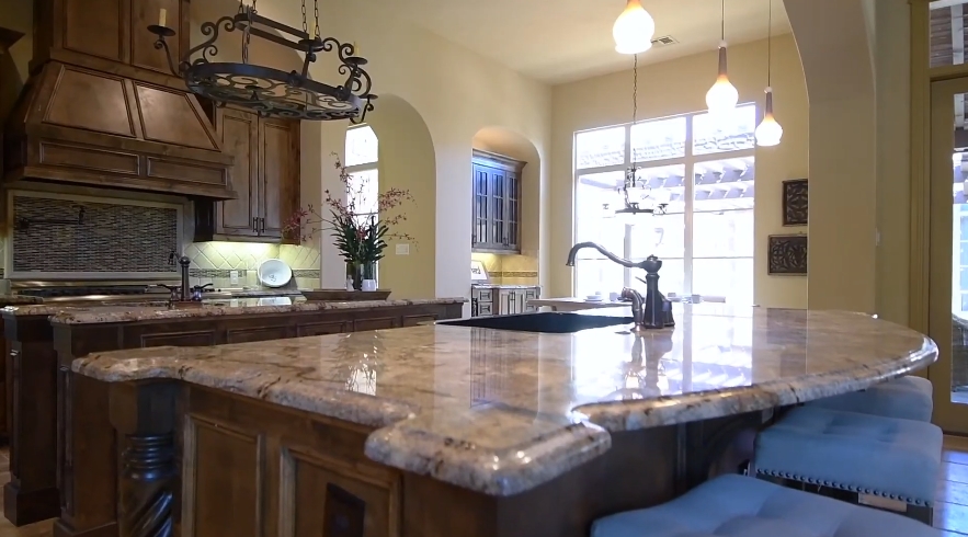 17 Photos vs. 11 Kings View, San Antonio, TX Luxury Home Interior Design Tour
