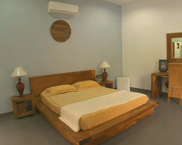 House With Minimalist White Shades House With Minimalist White Shades