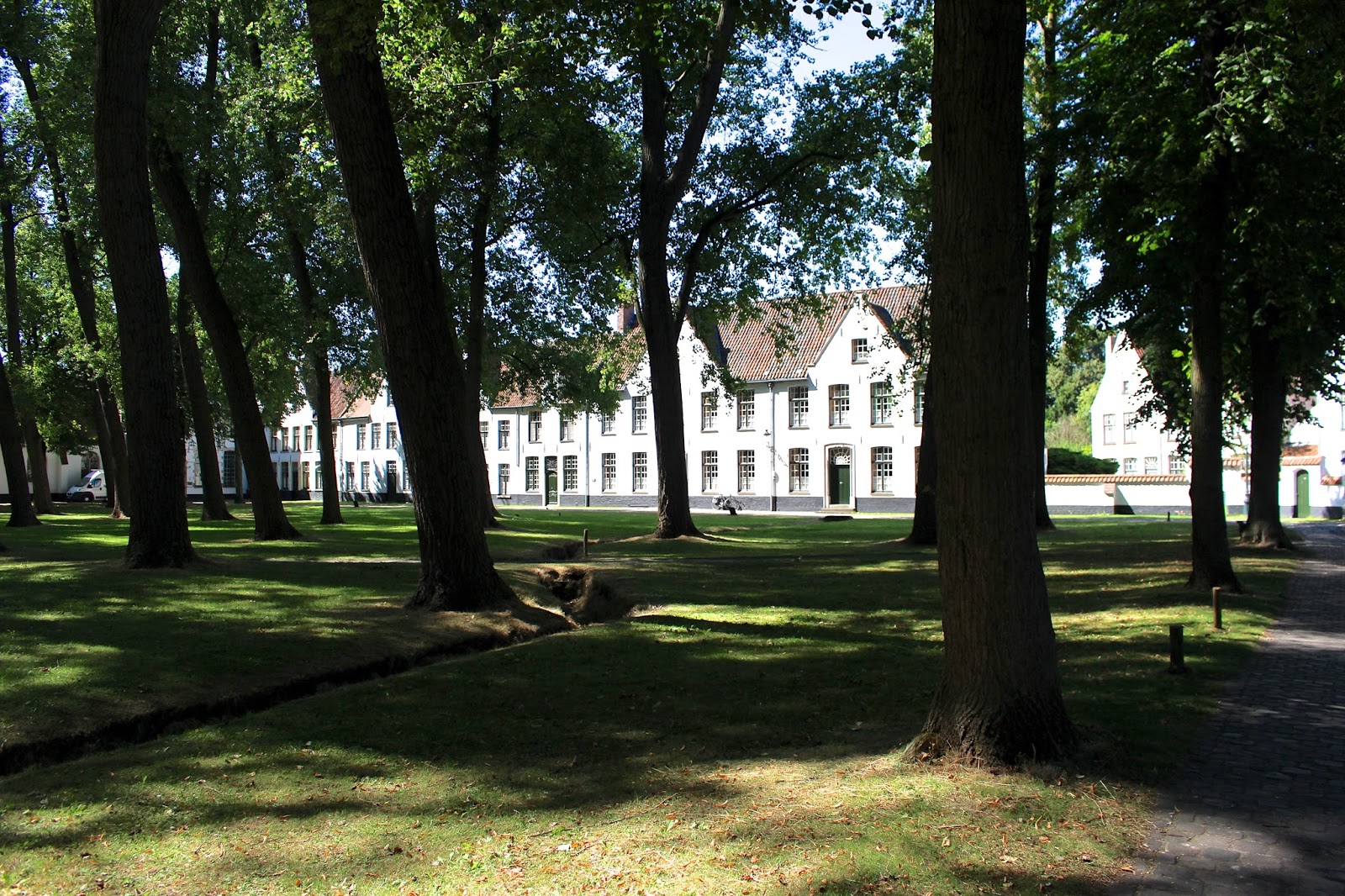 Begijnhof in Bruges Belgium Begijnhof in Bruges Belgium silent order of nuns