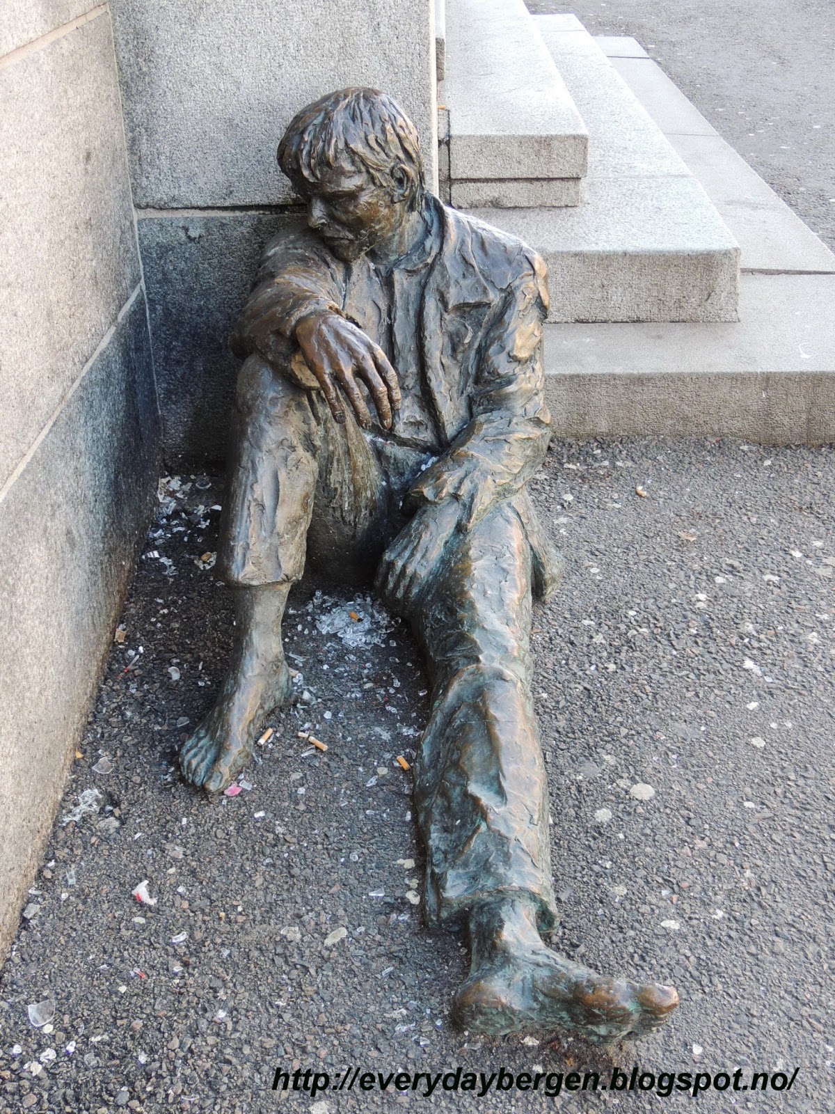 Норвегия памятник не падай духом