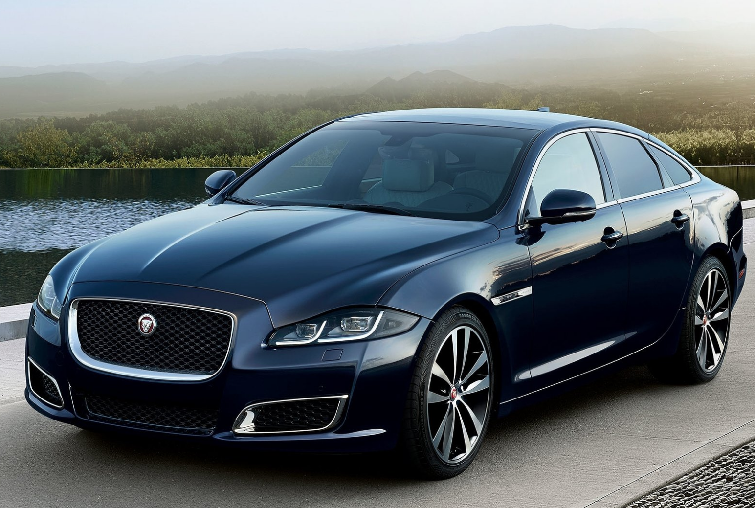 Jaguar XJ50 - 2019 Review - AZH-CARS