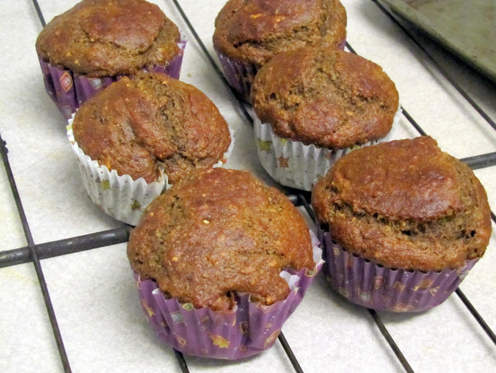 Kid friendly healthy fruit and oats breakfast muffins without oil