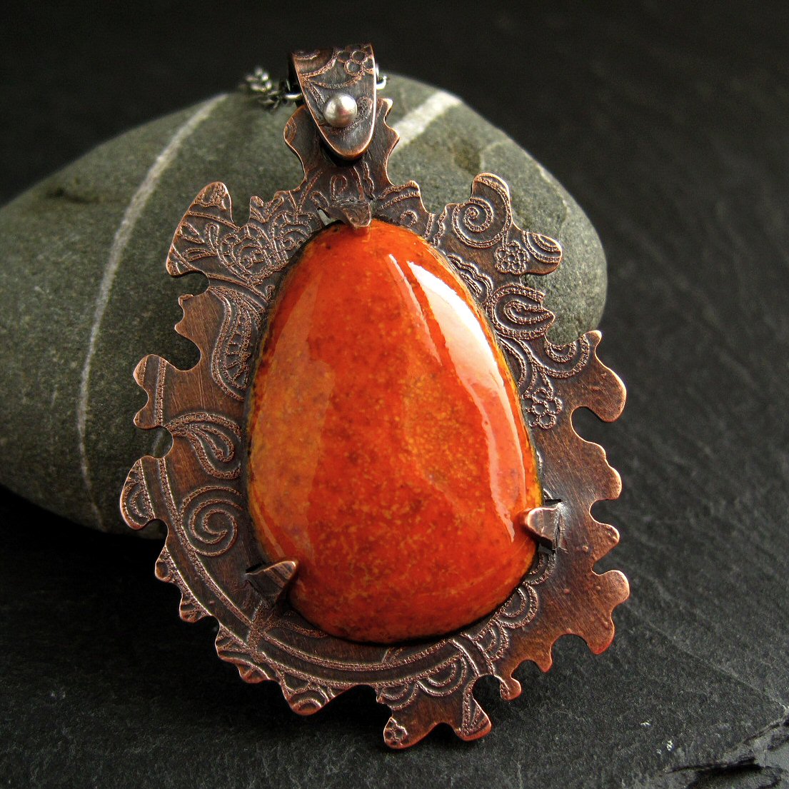 Using Tabs To Set Stones In Jewellery