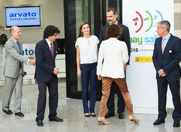 Queen letizia Hugo Boss blouse and trousers. She wore Magrit Shoes and carried Lidia-Faro python clutch. at Ferede