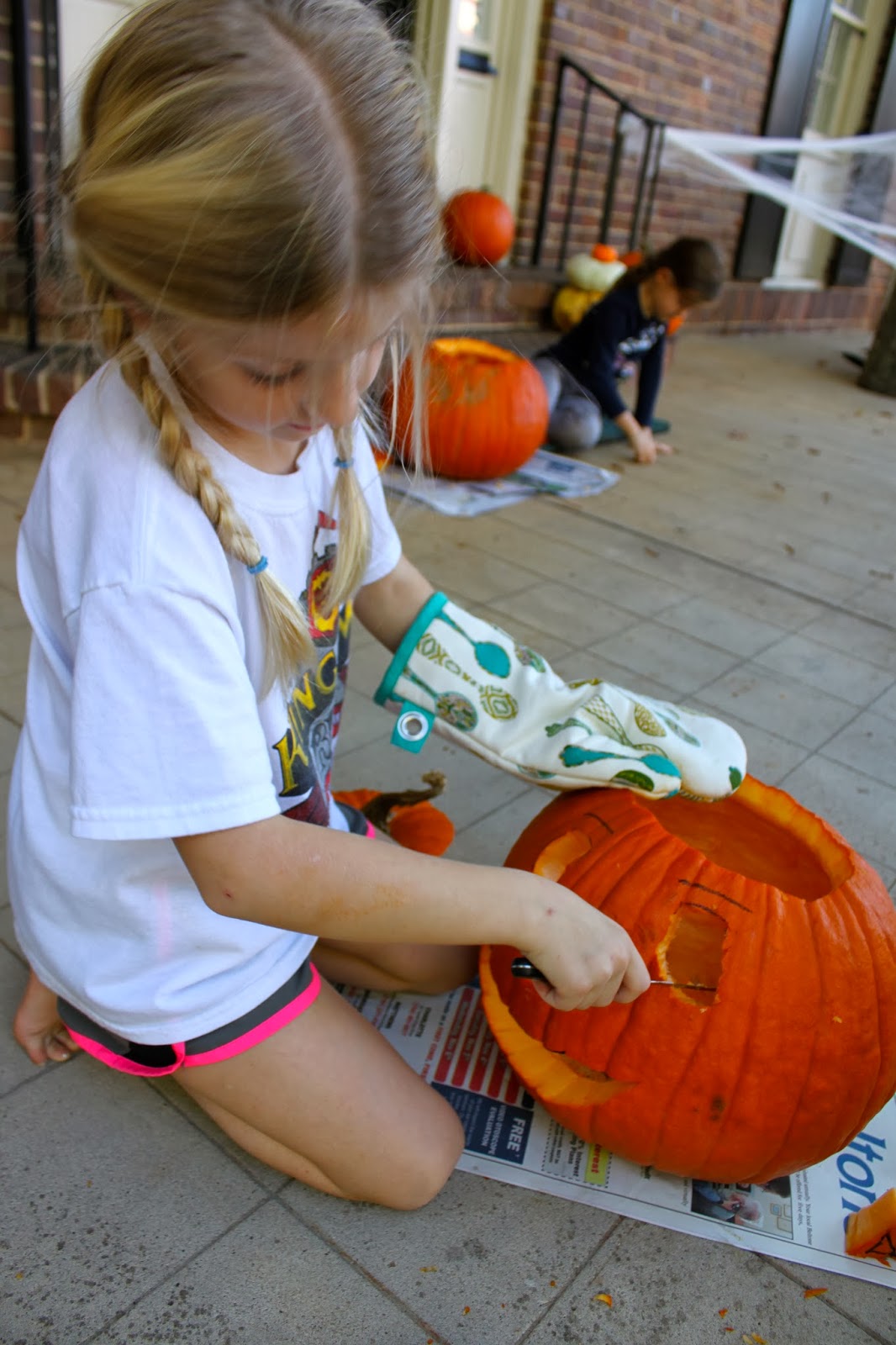 Pumpkin Carving Play Date + Pumpkin Seed Recipe SourJones Squeeze