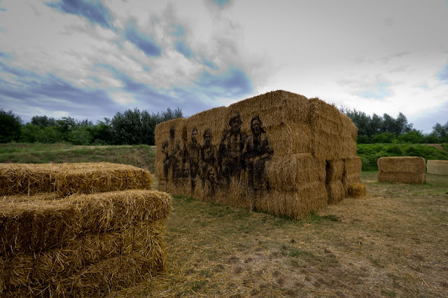 Street Art By Borondo On Straw. In Roma, Italy. 4