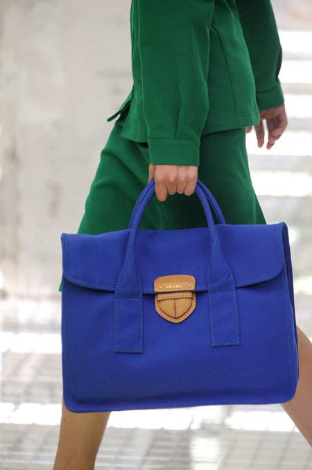Fashion girl bags: Cold electric blue tone Spring 2011 classic single ...