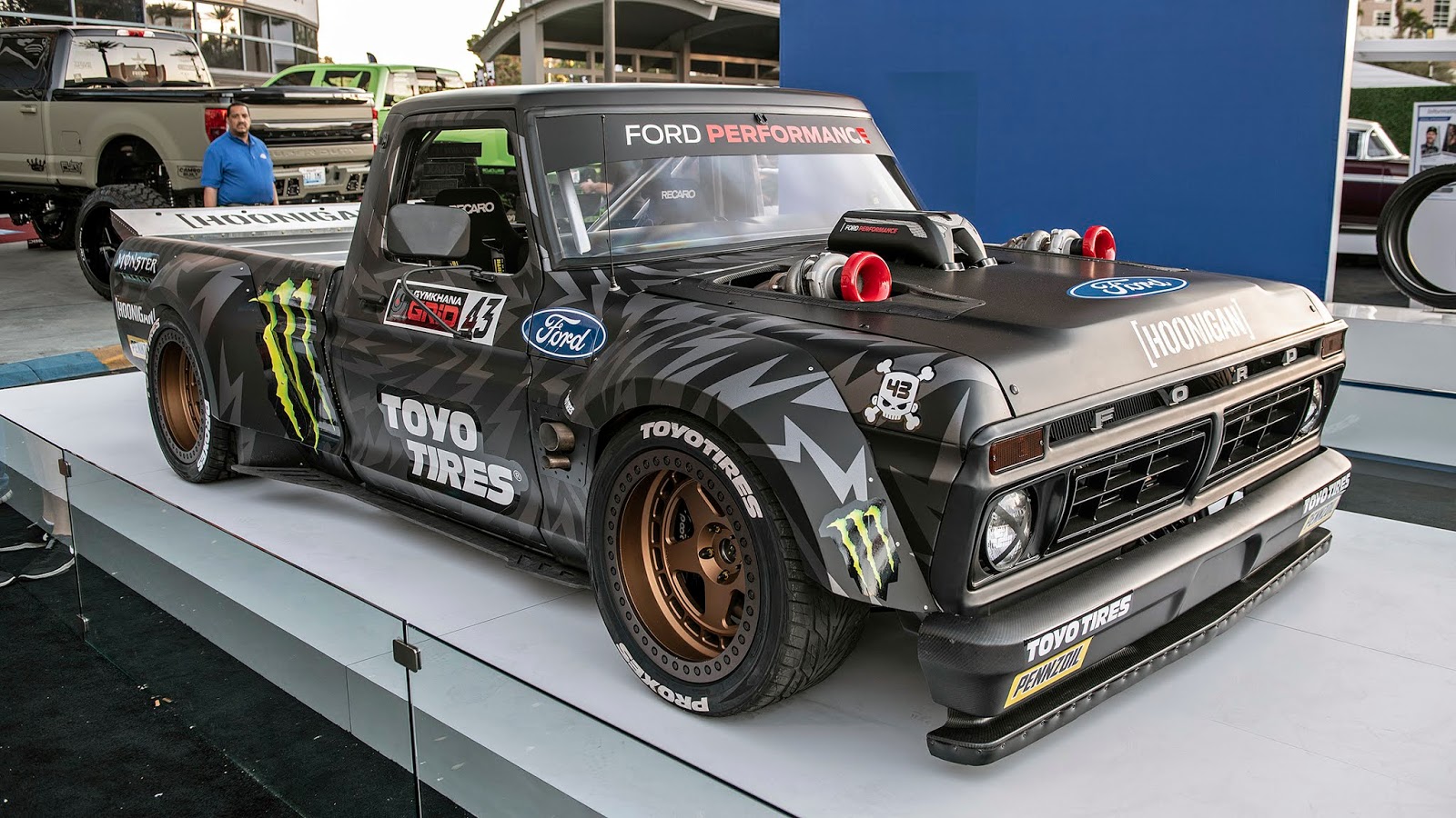 Automotiveblogz Ken Block S Gymkhana Ten Hoonitruck Sema 2018 5 voitures et 5 univers. ken block s gymkhana ten hoonitruck