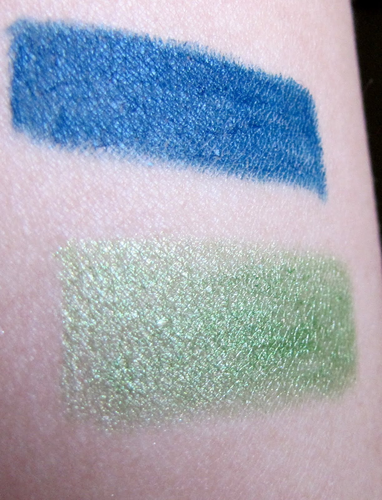 Lakme Shadow Artist Shimmer Sticks Review