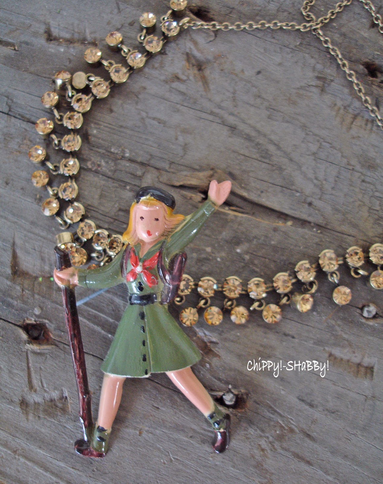 ChiPPy! SHaBBy! ViNtaGe **Girl Scout Pin/Brooch** OMG!*!*!