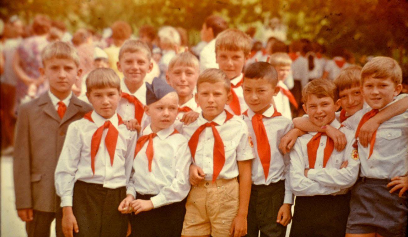 Amistad HispanoSoviética La organización infantil de los Pioneros