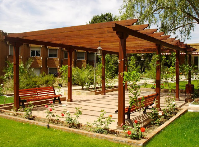 Pérgola de Madera Pérgola de Madera en el jardín