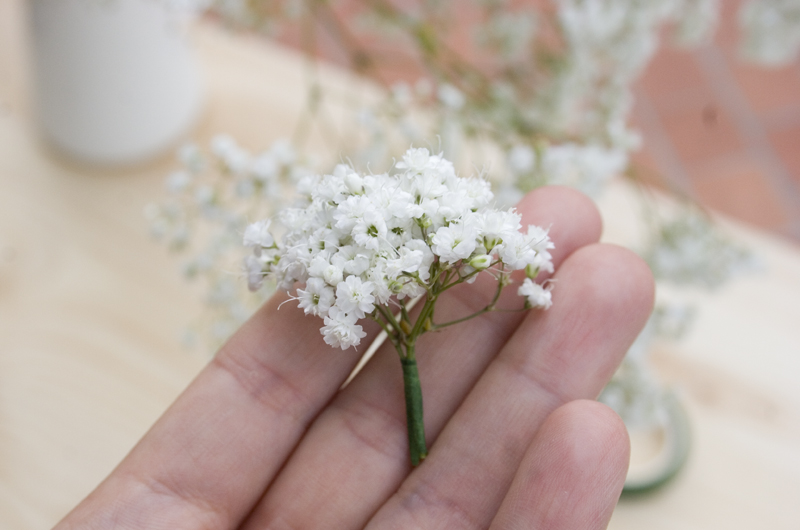 Decorar en familia - Diy diadema de paniculata para niña7