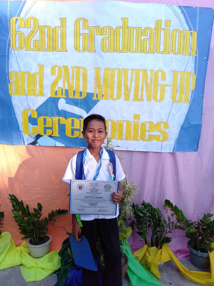 Even with no medal, Grade 6 graduate gets “best gift ever’
