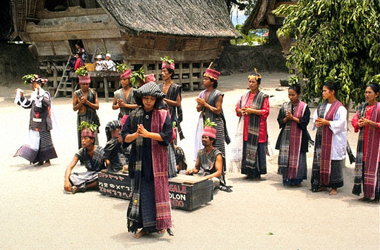 Polychromatic Life Wujud Kebudayaan dari suku Batak 