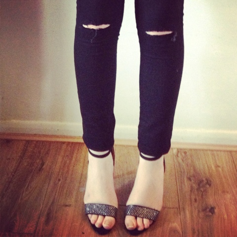 RMF: Fashion Finds: How to: D.I.Y. Ripped Knee Jeans