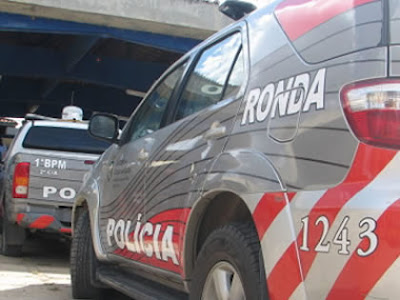Grupo faz policial refém e resgata presos de delegacia em Itaitinga Resultado de imagem para revolver plantão policial