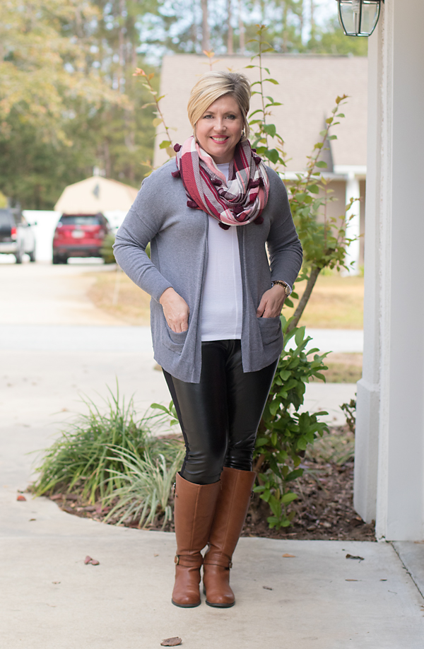 leggings outfit with brown boots
