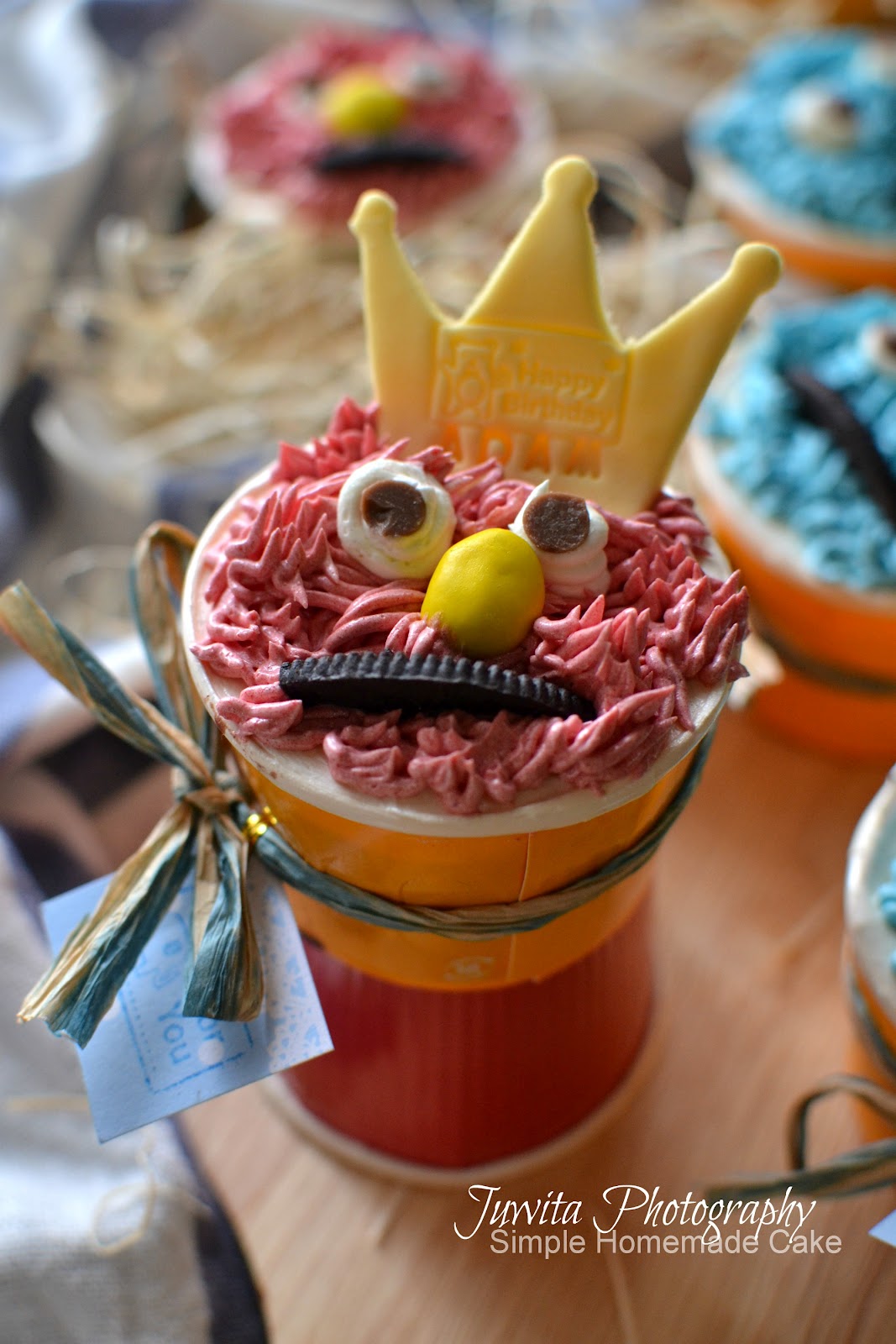 Juwita Fariz and Family: Elmo dan Monster Cupcakes ( Kek 