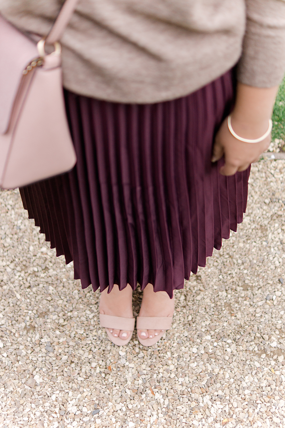 burgundy-pleated-skirt-ootd-fashion-blogger-barely-there-beauty-blog