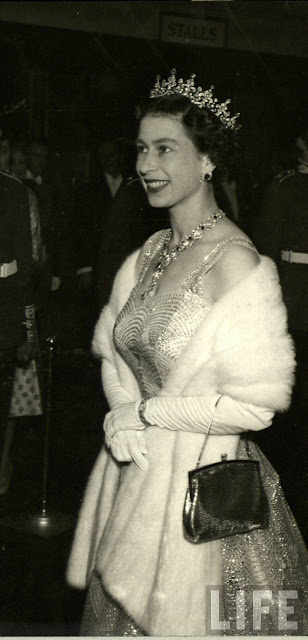 30 Rare and Stunning Vintage Photos of a Young Queen Elizabeth II in