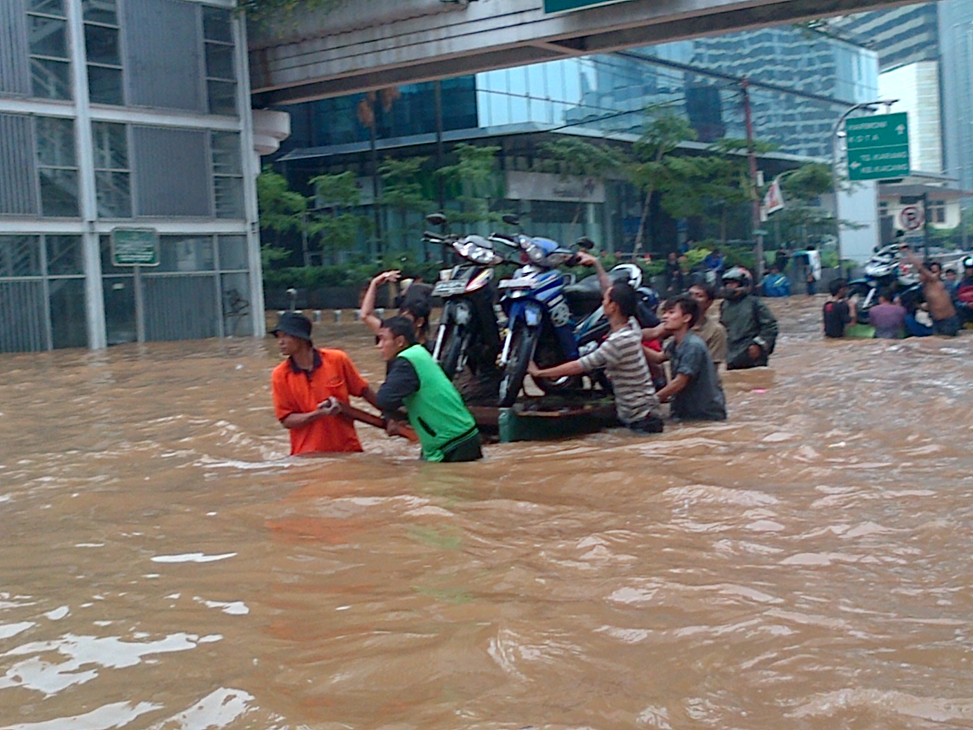 DOTA  Dengan kOmputer kiTa bicarA BANJIR JAKARTA 2013 JANUARI 17
