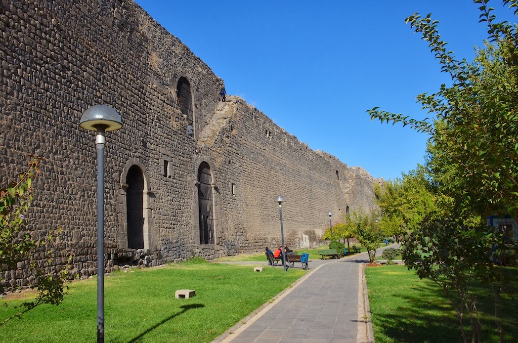 Zwischen Euphrat Und Tigris