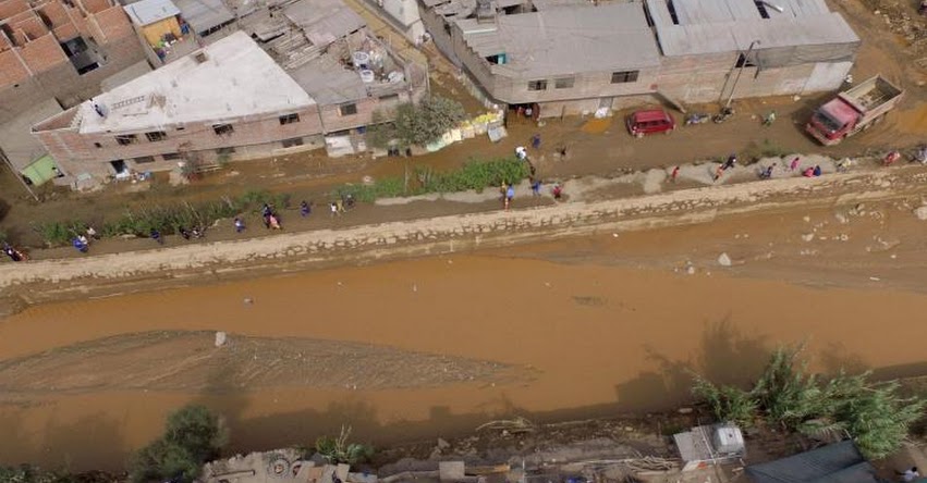 HUAYCOLORO: Desborde de río afecta Zárate, Malecón Checa y autopista Ramiro Prialé - Lima HUAYCOLORO: Desborde de río afecta Zárate, Malecón Checa y autopista Ramiro Prialé - Lima