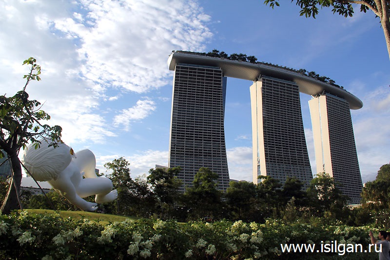 Скульптура «Планета». Парк «Сады у залива». Город Сингапур. Сингапур