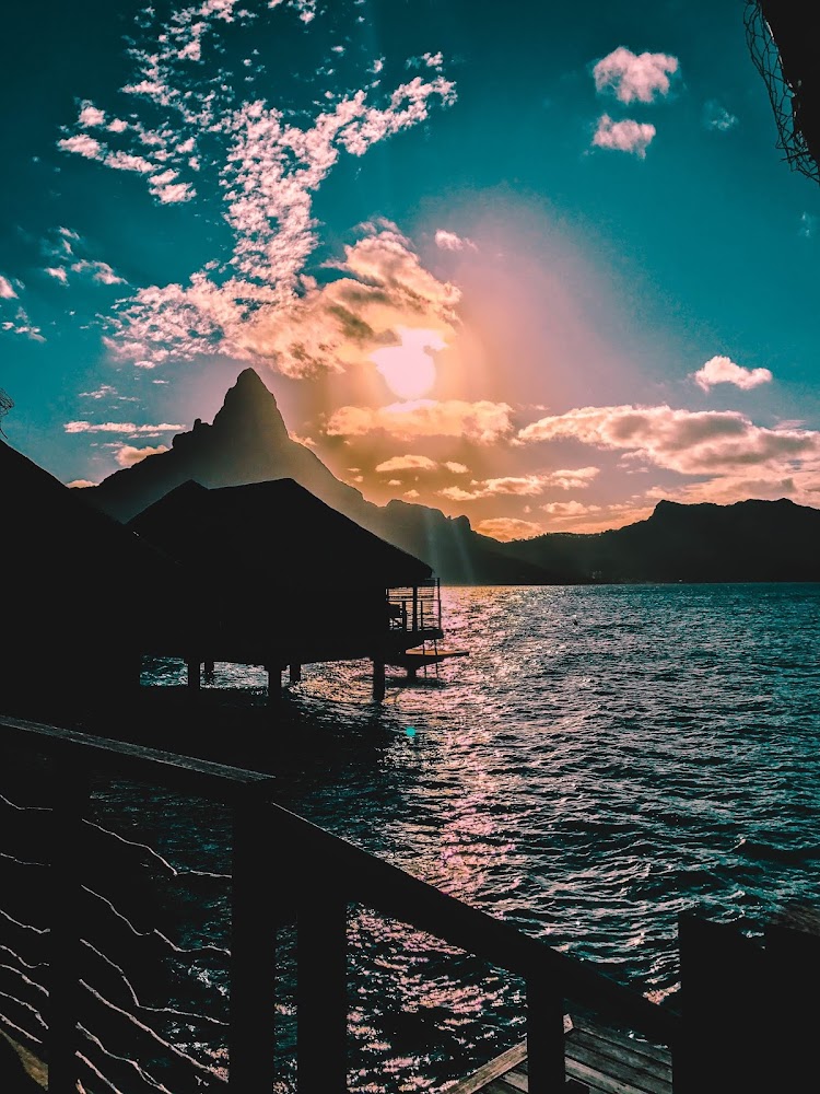 Diamond Overwater Villa - Intercontinental Bora Bora Resort & Thalasso Spa - Bora Bora sunset