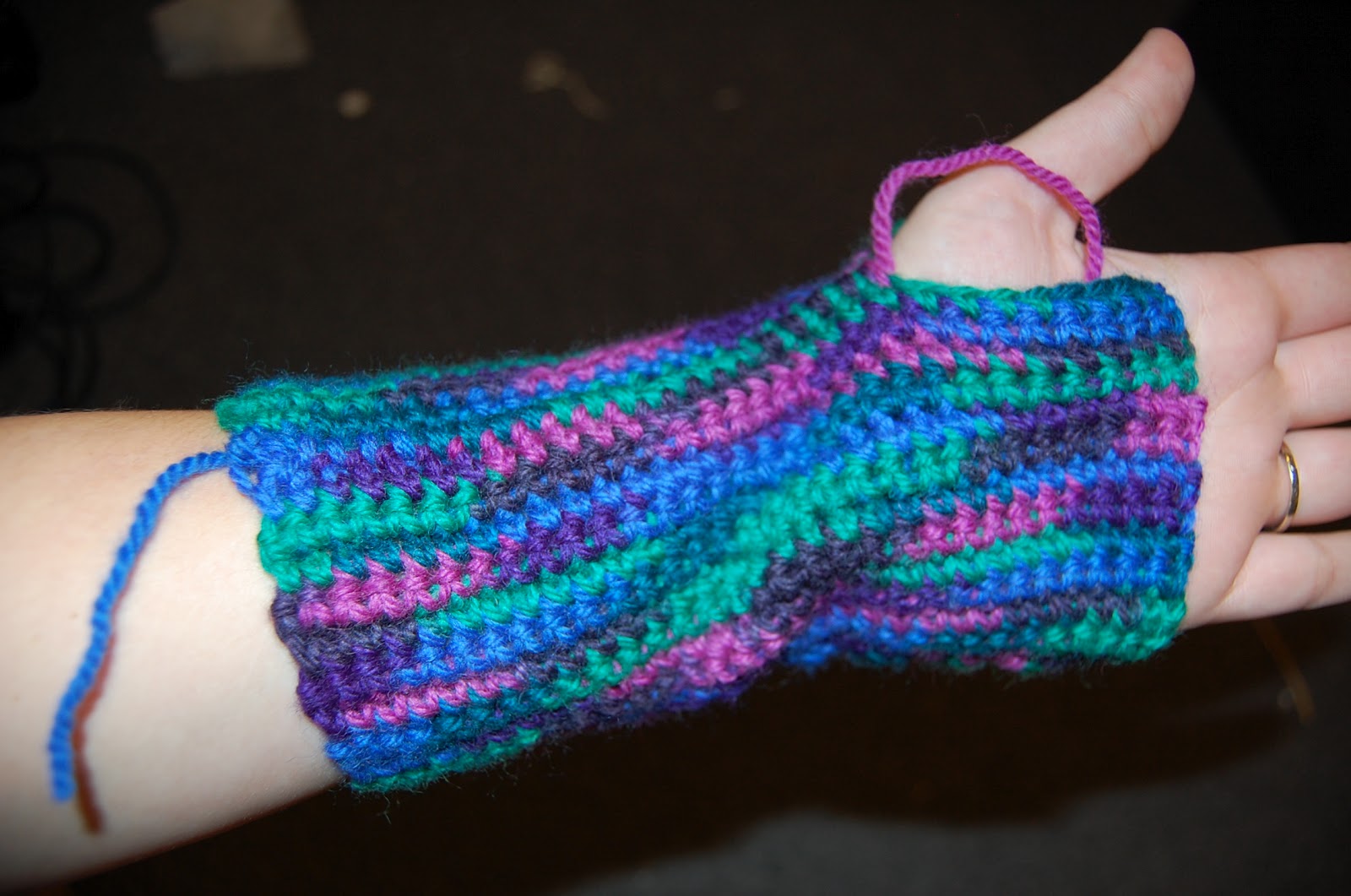 The Hippy Hooker Shell Stitch Fingerless Gloves Free Pattern