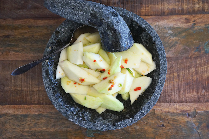 Green Mango With Sweet And Spicy Sauce