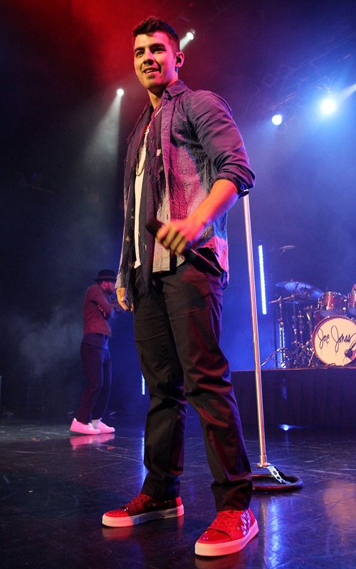 TeenCelebBuzz JoJo & Joe Jonas Kick Off Tour