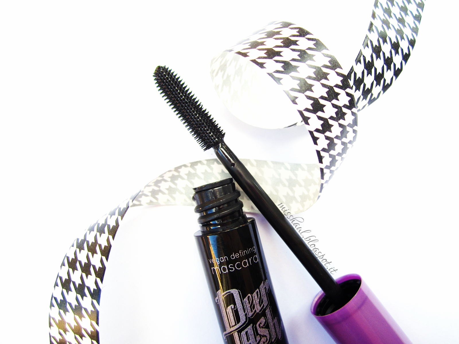 NEVE COSMETICS · Deer Lash defining mascara Preview misshaul