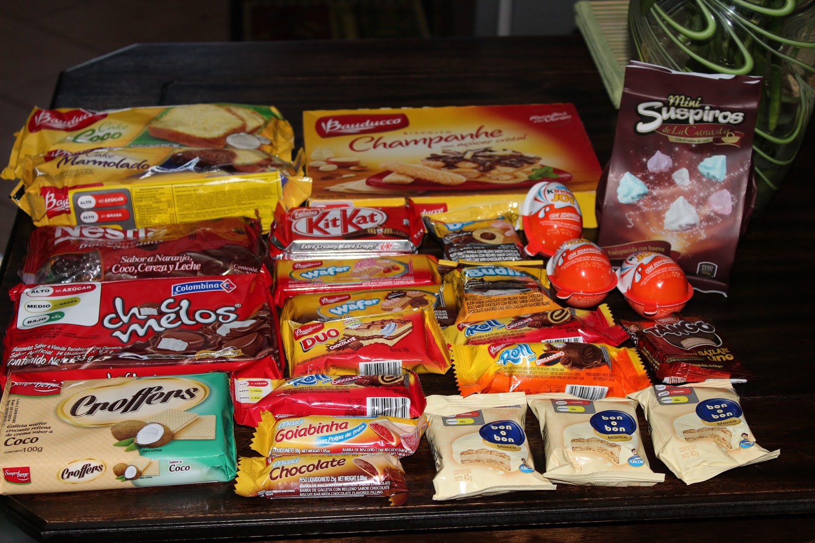 The Bowen Knot ⌘ Taste Testing Cookies, Cakes, and Sweets Here in Ecuador