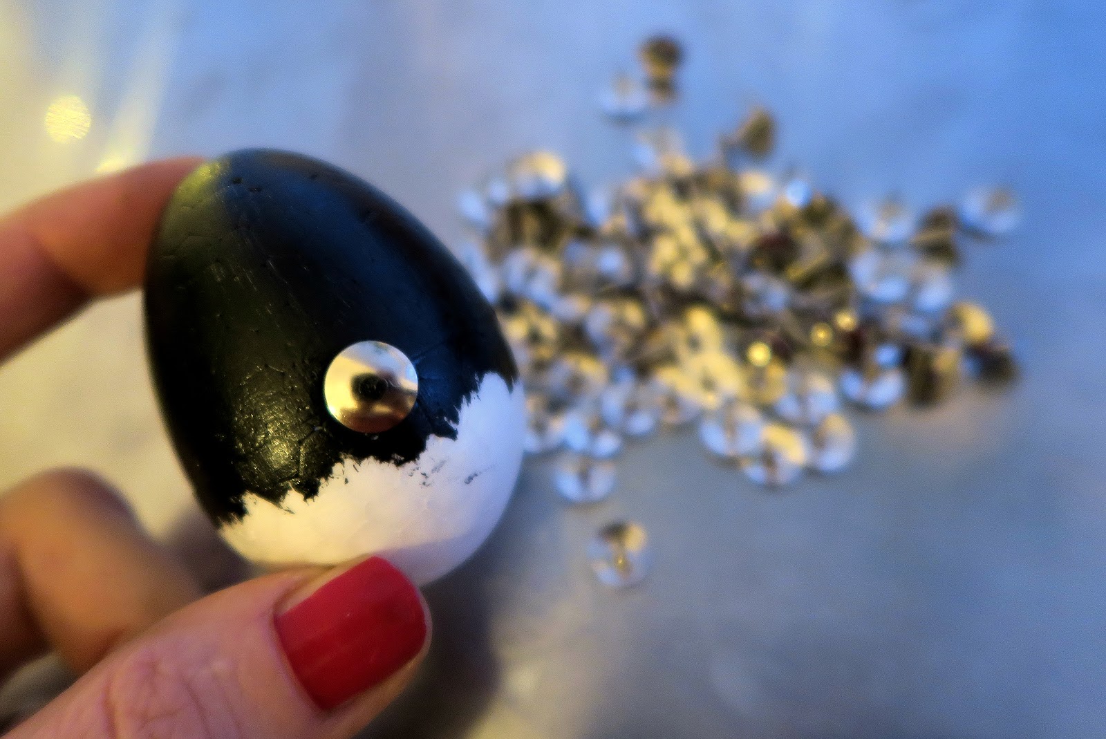 Ornaments made with drawing pins mamaisdreaming.blogspot.co.uk