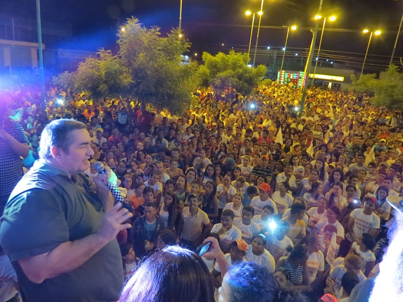 Multidão recepciona Kinkas Araújo em Paulo Ramos
